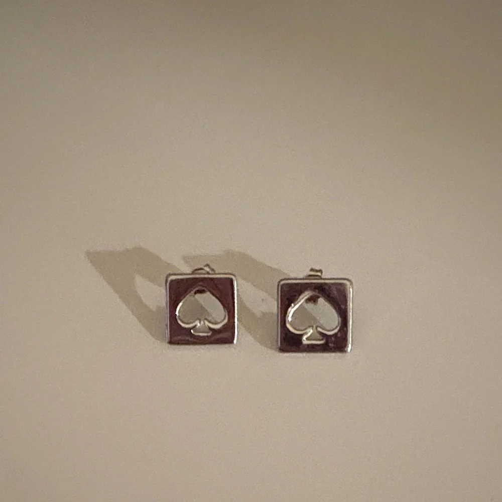 Kate Spade VINTAGE Silver Spade Earrings - Picture 2 of 4